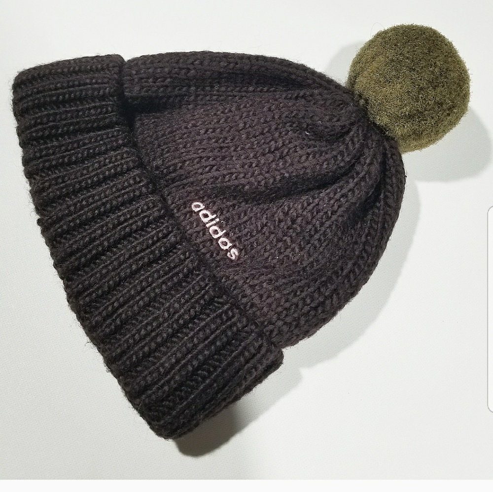 🚫 SOLD 🚫 Adidas Unisex Pom Street Beanie Hat